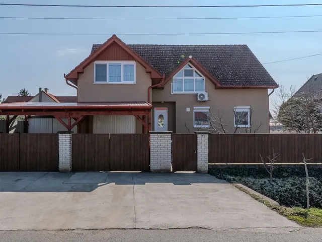 Eladó ház Debrecen, Boldogfalvikert 248 nm