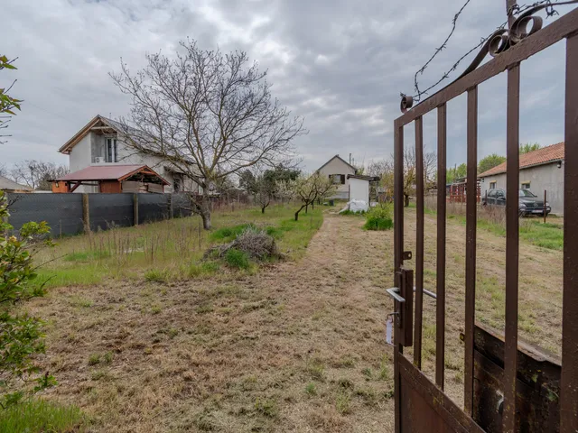 Eladó kereskedelmi és ipari ingatlan Debrecen, Biczó István-kert 55 nm