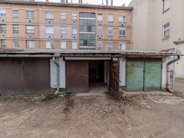 Eladó garázs Debrecen 13 nm