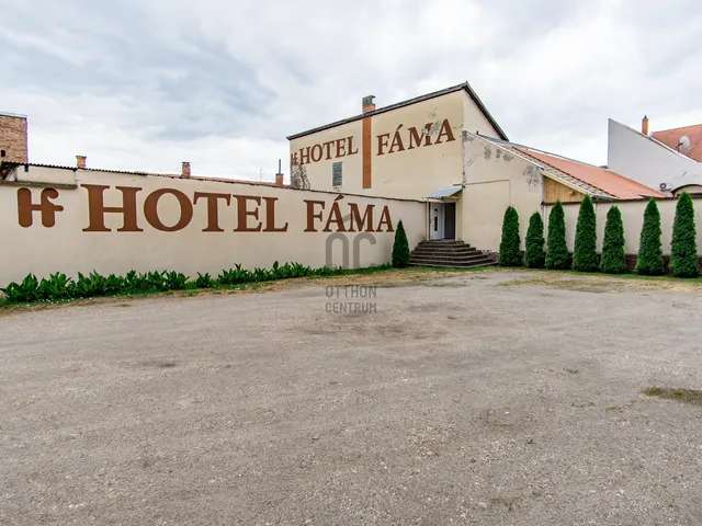 Eladó kereskedelmi és ipari ingatlan Hódmezővásárhely 300 nm