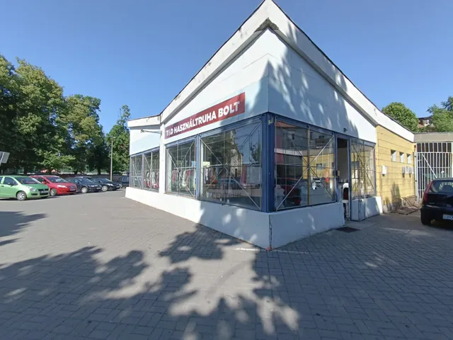 Eladó kereskedelmi és ipari ingatlan Hódmezővásárhely, Csúcs 164 nm