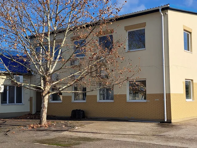 Kiadó kereskedelmi és ipari ingatlan Hódmezővásárhely, Újváros 1900 nm