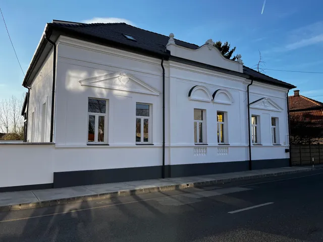 Eladó lakás Jászberény, Szent Imre herceg út 99 nm