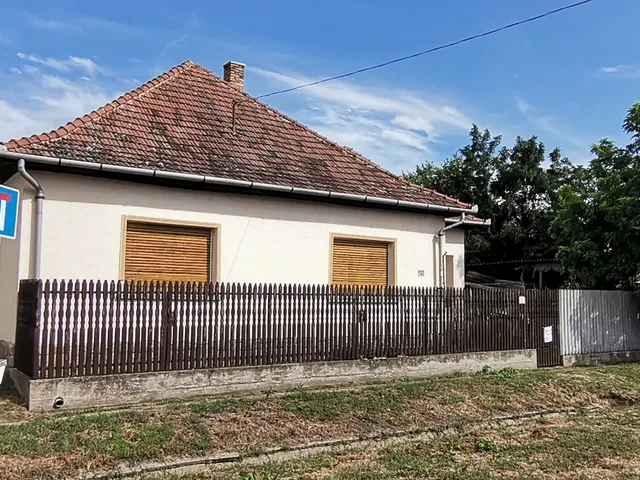 Eladó ház Jászapáti, Bem Apó utca 110 nm