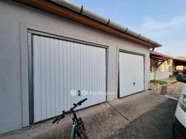 Eladó ház Szirmabesenyő 220 nm