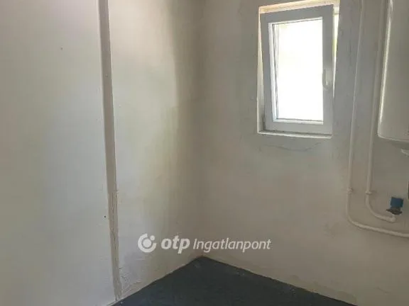 Eladó kereskedelmi és ipari ingatlan Miskolc 600 nm