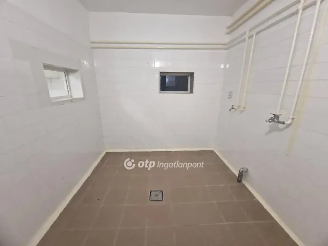 Eladó kereskedelmi és ipari ingatlan Miskolc 600 nm