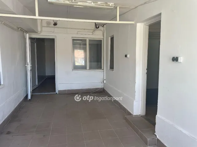 Eladó kereskedelmi és ipari ingatlan Miskolc 600 nm