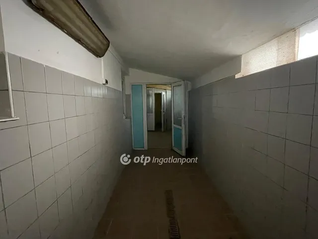 Eladó kereskedelmi és ipari ingatlan Miskolc 600 nm