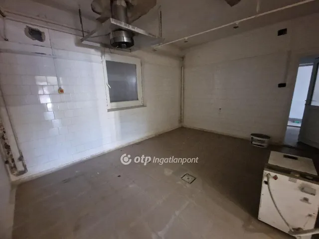 Eladó kereskedelmi és ipari ingatlan Miskolc 600 nm