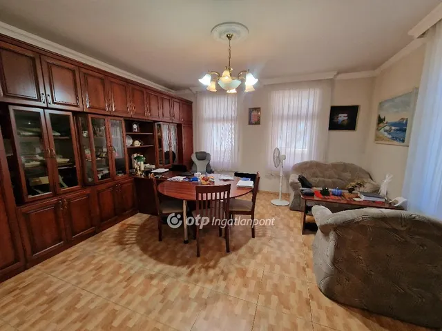 Eladó kereskedelmi és ipari ingatlan Miskolc, Népkert 180 nm