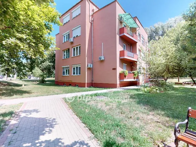 Eladó lakás Tiszaújváros 76 nm