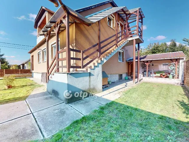 Eladó ház Szirmabesenyő 158 nm