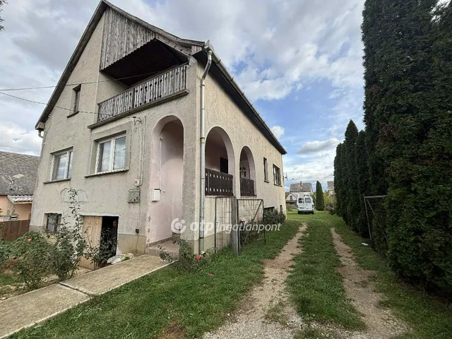 Eladó ház Forró 120 nm