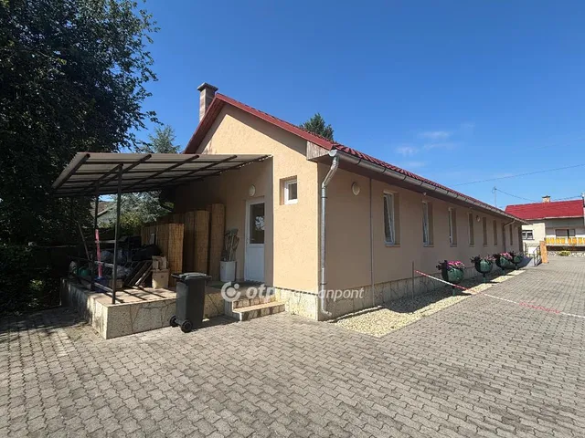 Eladó kereskedelmi és ipari ingatlan Halmaj 152 nm