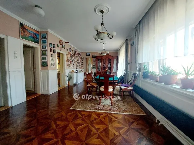 Eladó ház Ózd 211 nm