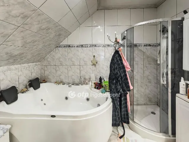 Eladó ház Miskolc, Egyetemváros 157 nm