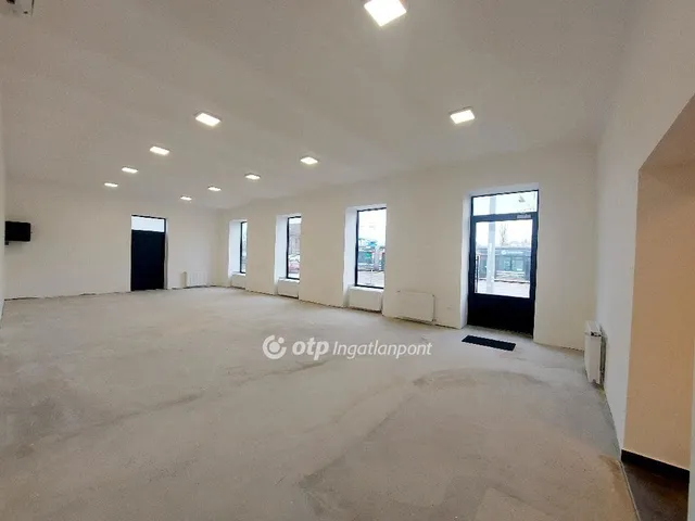 Eladó kereskedelmi és ipari ingatlan Miskolc, Selyemrét 236 nm