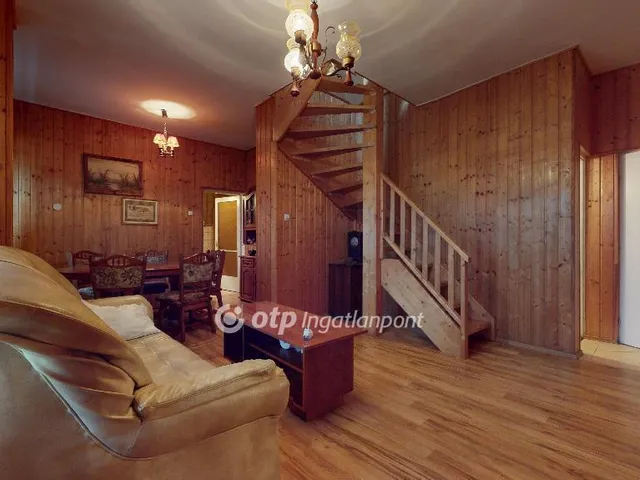 Eladó ház Tiszalúc 180 nm