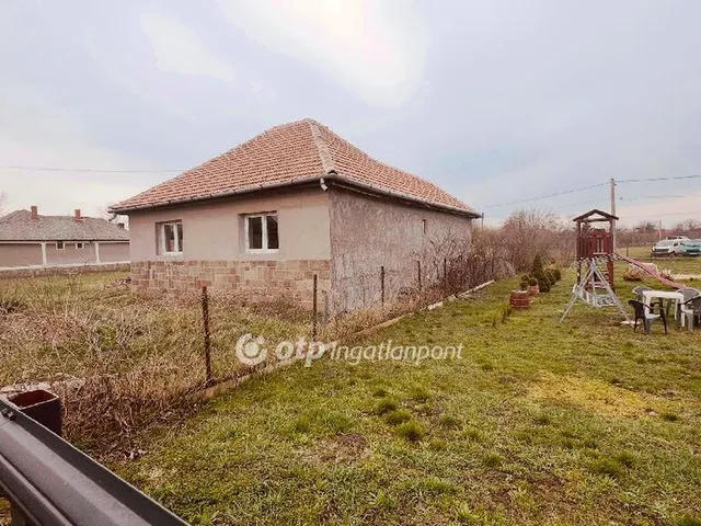 Eladó ház Mezőkeresztes 72 nm