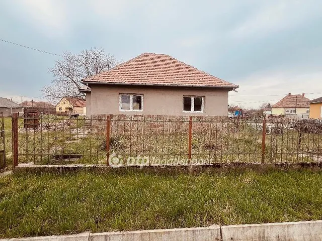Eladó ház Mezőkeresztes 72 nm