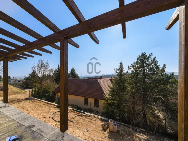 Eladó ház Üröm 300 nm