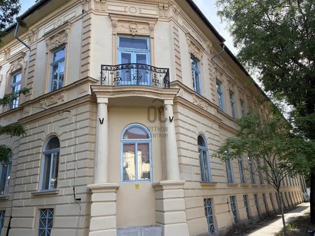 Eladó kereskedelmi és ipari ingatlan Budapest IV. kerület, Istvántelek 1407 nm