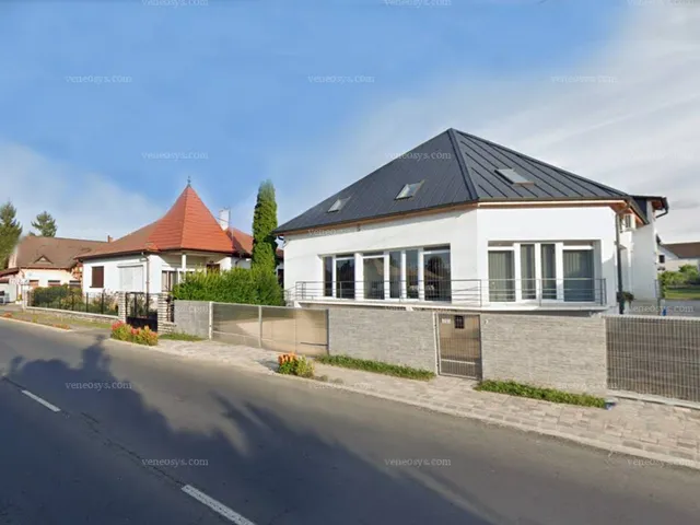 Eladó ház Balatonszárszó 2005 nm