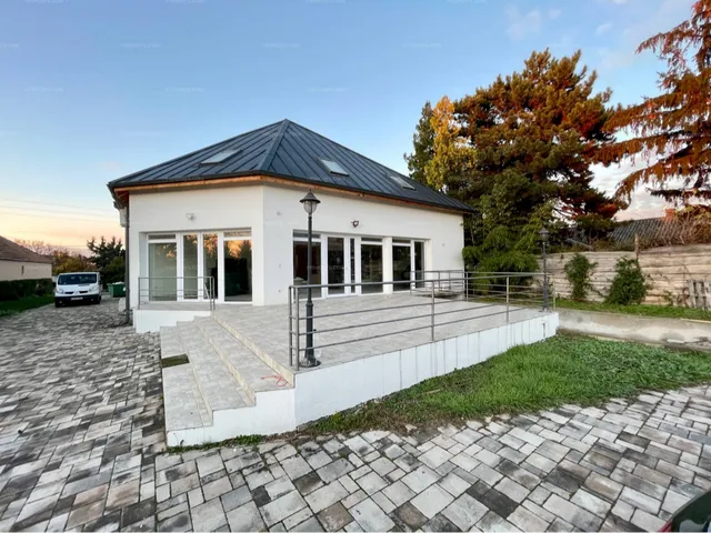 Eladó lakás Balatonszárszó 101 nm