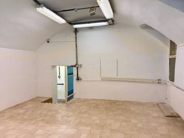 Eladó kereskedelmi és ipari ingatlan Budapest VI. kerület 331 nm