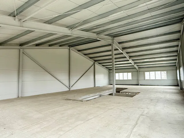 Kiadó kereskedelmi és ipari ingatlan Szentendre 1080 nm