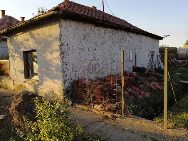 Eladó ház Tiszatenyő 1326 nm