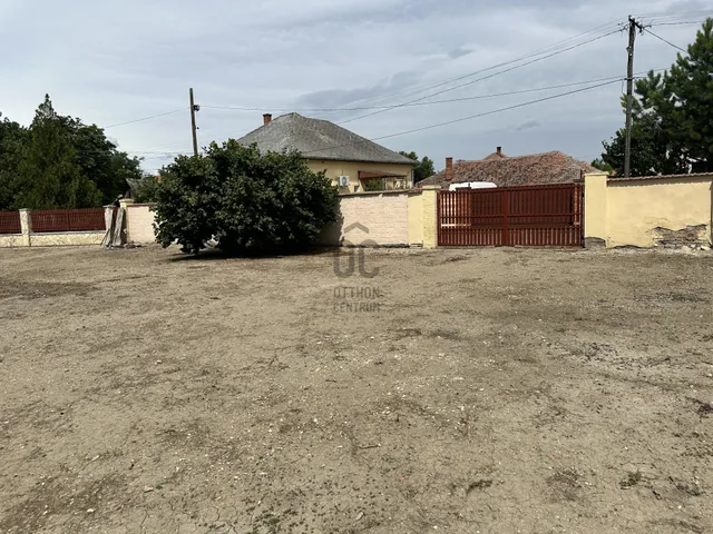 Eladó telek Tiszaföldvár 1294 nm