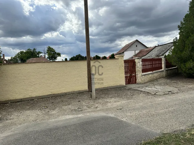 Eladó telek Tiszaföldvár 1294 nm