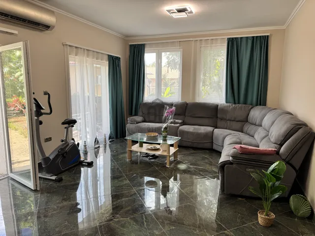 Eladó ház Szolnok, Szandaszőlős 260 nm