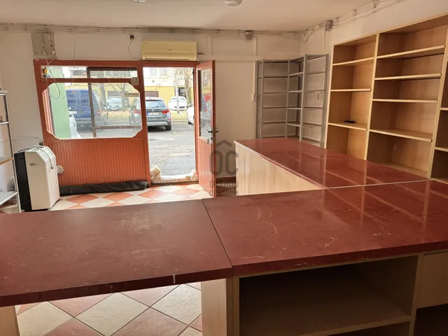 Eladó kereskedelmi és ipari ingatlan Szolnok, Belváros 32 nm