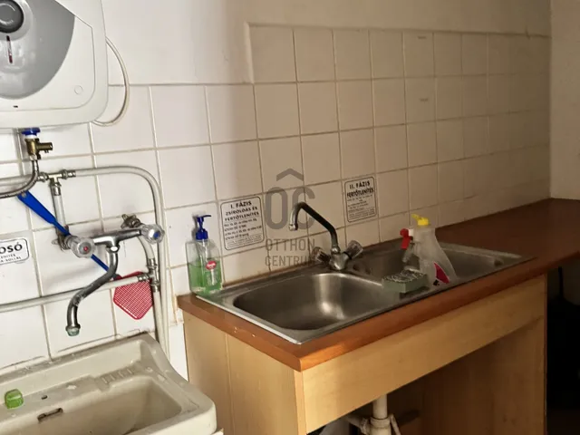 Eladó kereskedelmi és ipari ingatlan Szolnok, Belváros 32 nm