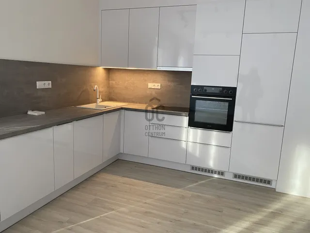 Eladó lakás Szolnok, Belváros 68 nm