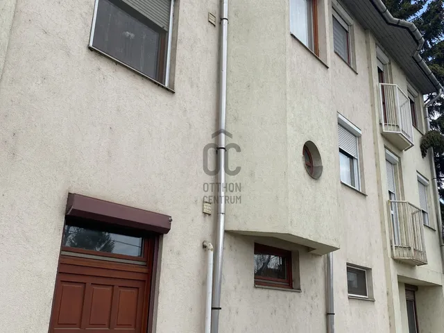 Kiadó garázs Szolnok, Belváros 13 nm