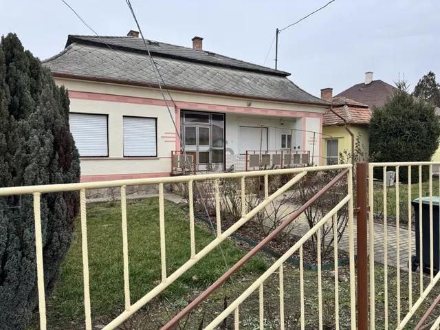 Eladó ház Szolnok, Kertváros 75 nm