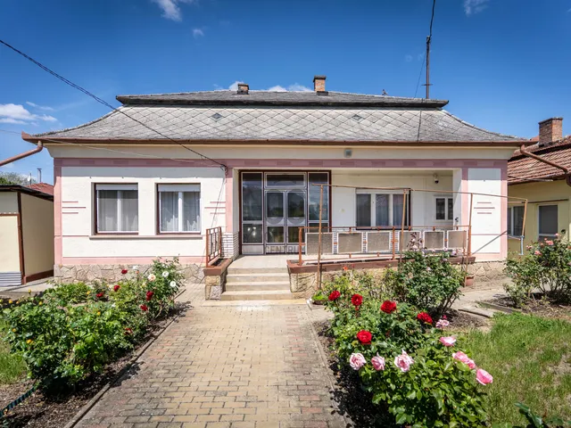 Eladó ház Szolnok, Kertváros 75 nm