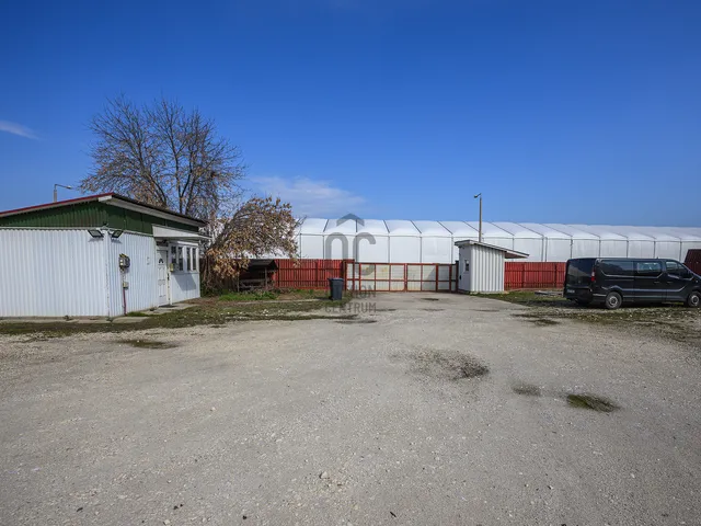 Eladó kereskedelmi és ipari ingatlan Szolnok 163 nm