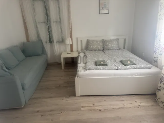Eladó kereskedelmi és ipari ingatlan Szolnok, Belváros 70 nm