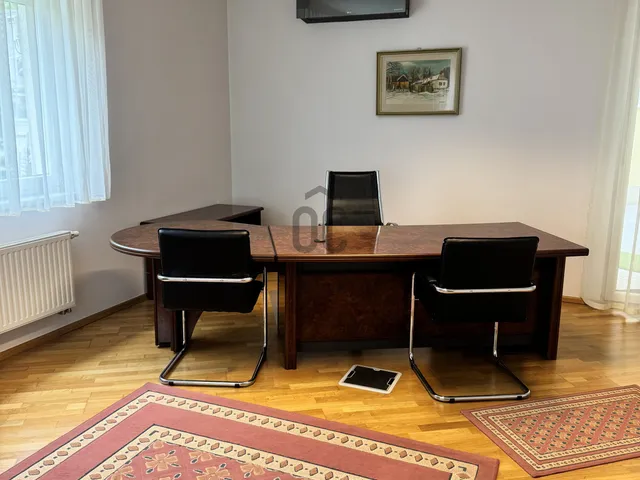 Kiadó kereskedelmi és ipari ingatlan Szolnok, Belváros 112 nm
