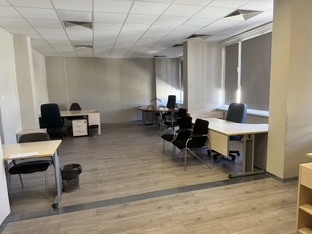 Kiadó kereskedelmi és ipari ingatlan Szolnok, Belváros 31 nm