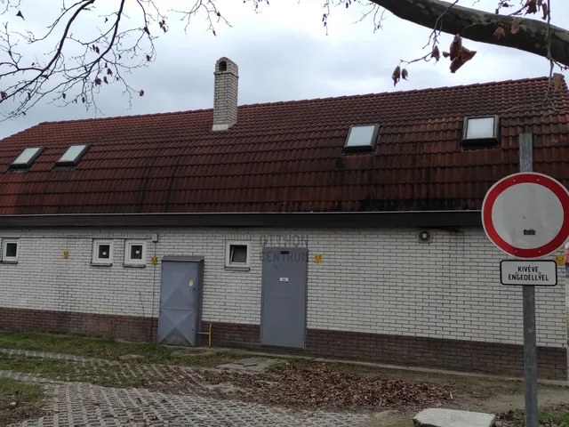Eladó kereskedelmi és ipari ingatlan Dunaújváros, Béke városrész 85 nm