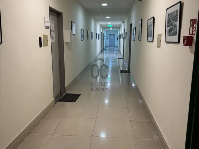 Eladó kereskedelmi és ipari ingatlan Dunaújváros, Belváros 392 nm