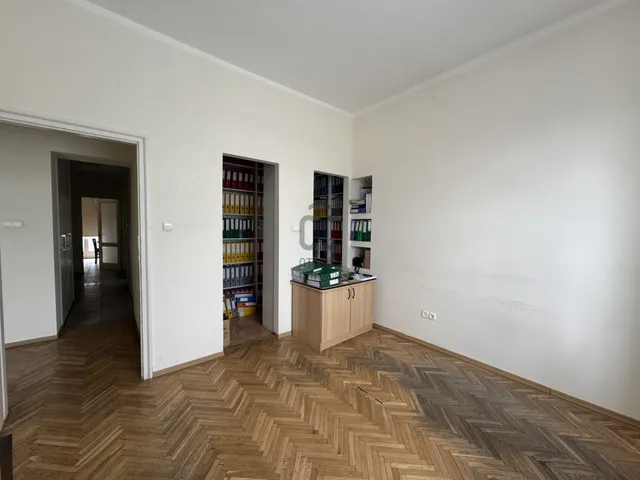 Eladó lakás Dunaújváros, Belváros 130 nm