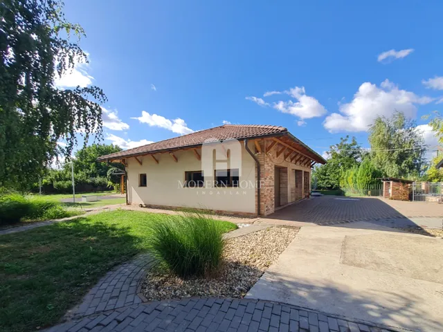 Eladó ház Besnyő 285 nm