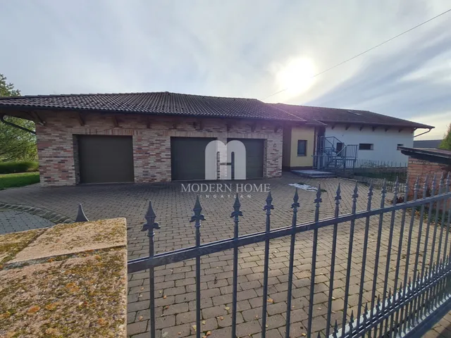 Eladó ház Besnyő 285 nm